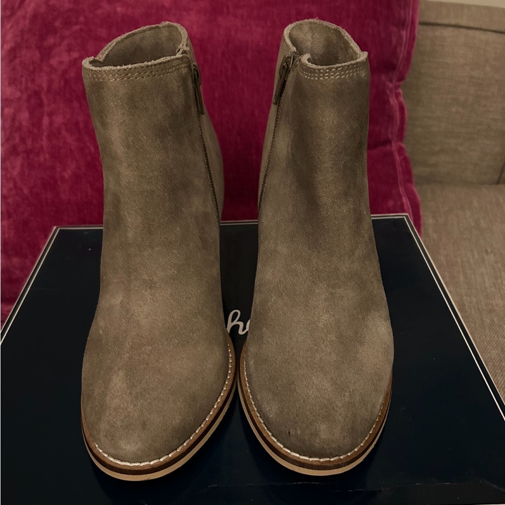 Seychelles Clavichord taupe suede boots, size 7.5.